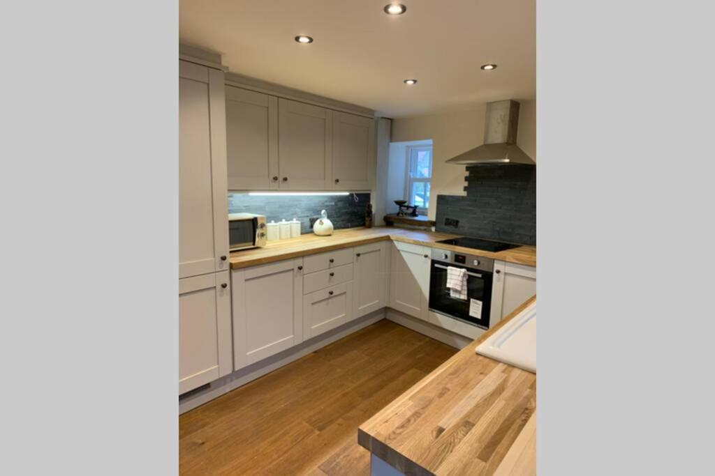 5 Star Cottage On The Green With Log Burner - Dog Friendly Austwick Екстер'єр фото