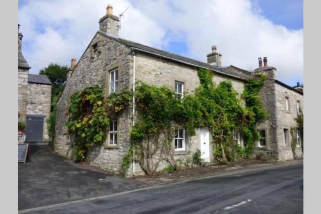 5 Star Cottage On The Green With Log Burner - Dog Friendly Austwick Екстер'єр фото